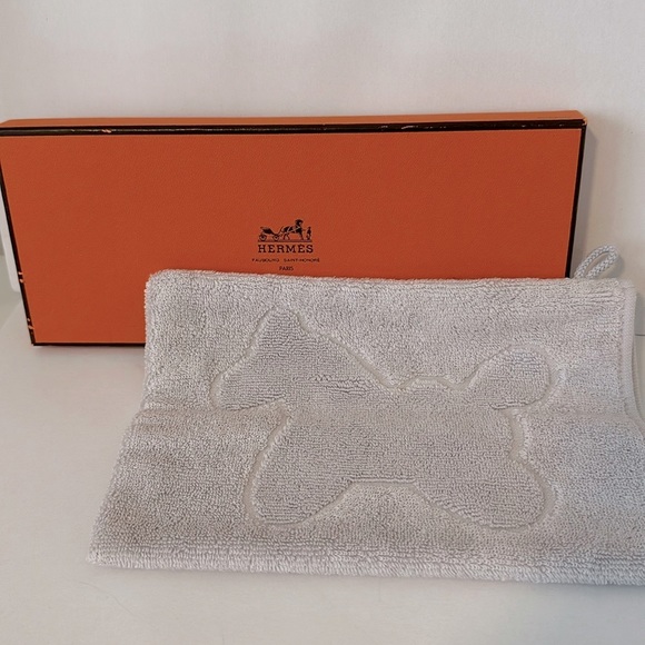 31 - Authentic HERMES gray baby mitt wash towel new in box